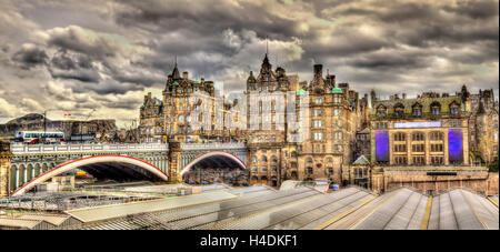 Pont du nord au-dessus de la gare de Waverley à Édimbourg, Écosse Banque D'Images