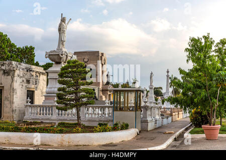 Cimetière, Cementerio Cristobal Colon, La Havane, La Havane, Cuba Vedado Nueva, les Grandes Antilles, dans les Caraïbes, Amérique Centrale, Amérique, Amérique du Nord Banque D'Images