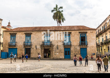 Museo del musée colonial en tenant, Plaza de la Catedral, vieille ville historique de La Havane, centre, Habana Vieja, Cuba, les Grandes Antilles, dans les Caraïbes, en Amérique centrale, l'Amérique, Banque D'Images