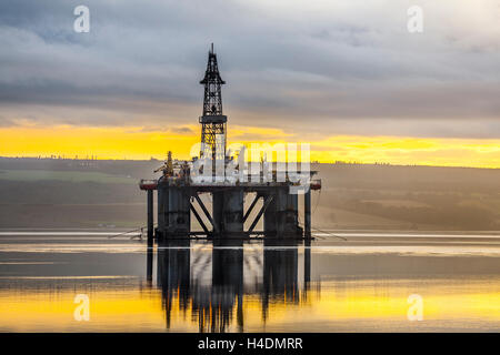 L'ARCTIQUE II GSF, plate-forme pétrolière en estuaire de Cromarty, dans le port d'Invergordon, Ecosse, Royaume-Uni Banque D'Images