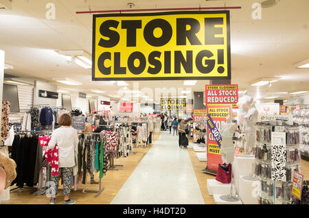 Avant la fermeture définitive des réductions du failli BHS stores, England, UK Banque D'Images