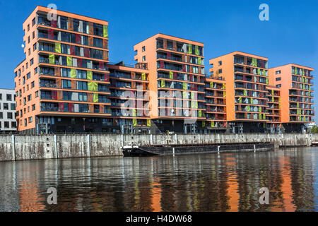 Prague Holesovice Prague immeuble résidentiel au bord de la rivière maisons colorées Tchèque Appartements République Banque D'Images