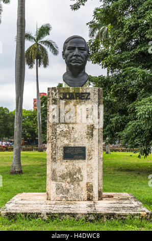 Statue Benito Juárez, en 1806-1872, l'homme d'État mexicain et président du Mexique de 1858 à 1872, le plus grand réformateur du Mexique, Parque de la Fraternidad, vieille ville historique de La Havane, Habana Vieja, Cuba, les Grandes Antilles, dans les Caraïbes, en Amérique centrale, Amer Banque D'Images