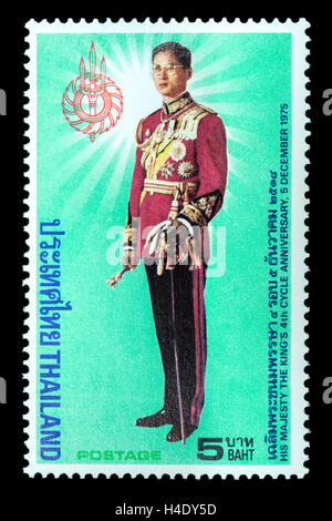 Thaïlande - Circa 1975 : un timbre-poste imprimé en France représentant Sa Majesté le Roi. Banque D'Images