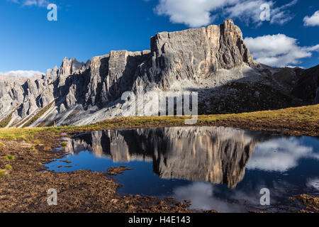 Lastoni di Formin montagne, Croda da Lago groupe. Les Dolomites d'Ampezzo. Passo Giau. Alpes italiennes. Europe. Banque D'Images