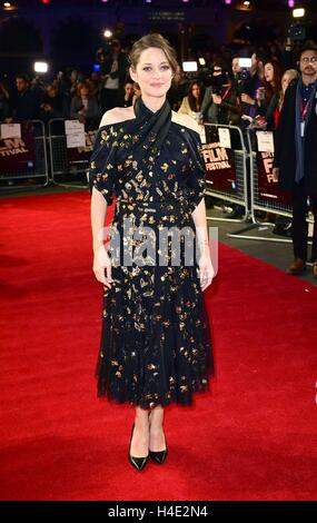 Marion Cotillard participant à la 60e BFI London Film Festival de son seulement la fin du monde qui a eu lieu au cinéma Odeon de Leicester Square, Londres. Banque D'Images