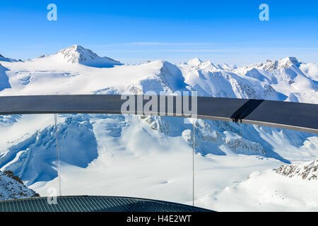 La plate-forme en vue de ski Pitztal aux beaux jours d'hiver, les Alpes autrichiennes Banque D'Images