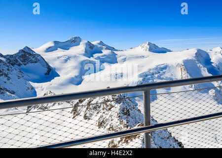 La plate-forme en vue de ski Pitztal aux beaux jours d'hiver, les Alpes autrichiennes Banque D'Images