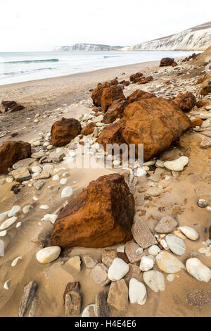 Sur les falaises de roches tombées de Compton Beach, île de Wight, Royaume-Uni Banque D'Images