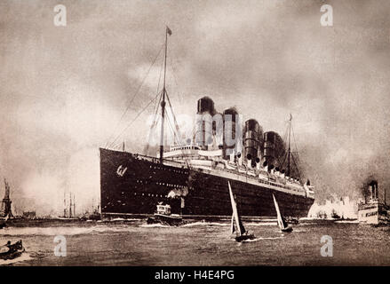 La Cunard Liner RMS Lusitania a été brièvement le plus grand navire à passagers. Il a été coulé par un sous-marin allemand au large de la côte de l'Irlande du sud, le 7 mai 1915, provoquant un tollé diplomatique majeur qui a fait beaucoup pour amener les États-Unis dans la guerre. Banque D'Images