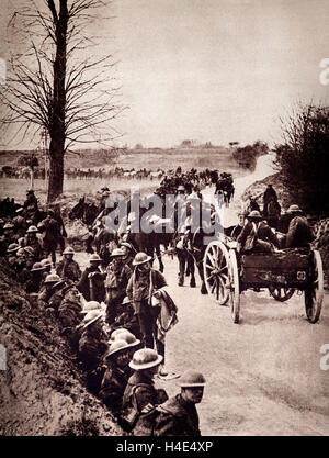 Les troupes alliées à l'avance à la suite de l'échec de l'assaut allemand Mars 1918. Banque D'Images