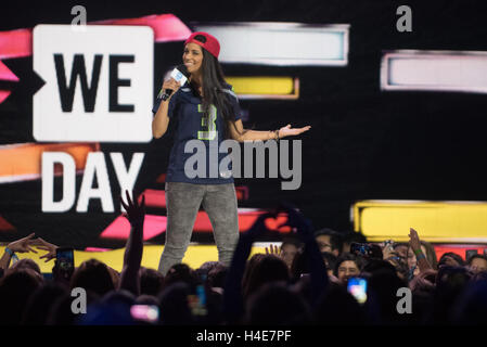 Lilly Singh, aka Superwoman et une star de Youtube, s'adresse à la foule à nous jours dans Key Arena de Seattle Banque D'Images