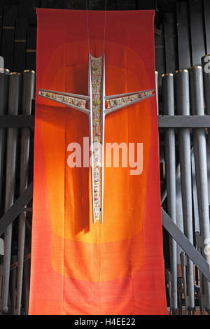 Crucifix et tuyaux d'orgue, la cathédrale de Manchester, Angleterre, Royaume-Uni Banque D'Images