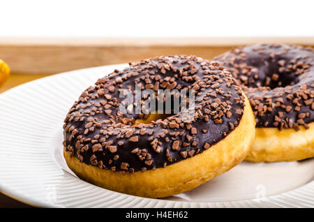 Plateau de petit-déjeuner donut orange et du lait, les biscuits de Noël Banque D'Images