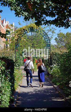 France Paris promenade plantée, jardin sur viaduc. Banque D'Images