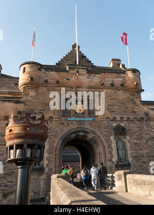 Porte d'entrée et le château d'Édimbourg, l'Esplanade, Edinburgh, Ecosse, Royaume-Uni Banque D'Images