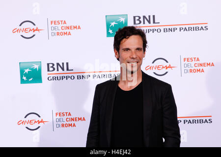 L'Italie. 15 Oct, 2016. Le Cast de Sole Cuore Amore à photo-call pour le troisième jour de la 11e Festival International du Film de Rome. Crédit : Fabio Altobello/Pacific Press/Alamy Live News Banque D'Images