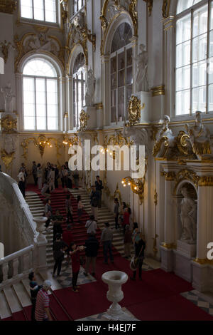 La grandeur Baroque de l'État (ou la Jordanie) fait un superbe escalier d'entrée du Musée de l'Ermitage à Saint-Pétersbourg, Banque D'Images