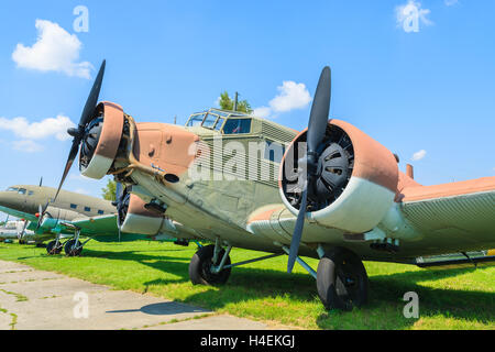 Les bombardiers des vieux salon en musée en plein air de l'histoire de l'aviation à Cracovie, Pologne. Banque D'Images