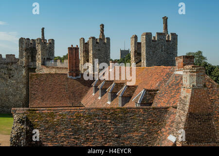 Les toits et les tours, Framlingham Castle, Suffolk, Angleterre Banque D'Images