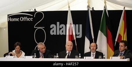L) Dawn Primarolo, Ludwik Dorn, ministre de l'intérieur John Reid, Ajfredo Perez Rubalcaba, l'Espagne, Nicolas Sarkozy, France Banque D'Images