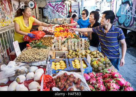 New York City,NY NYC Lower Manhattan,Chinatown,shopping shopper shoppers magasins marché marchés achats vente, magasins de détail busi Banque D'Images