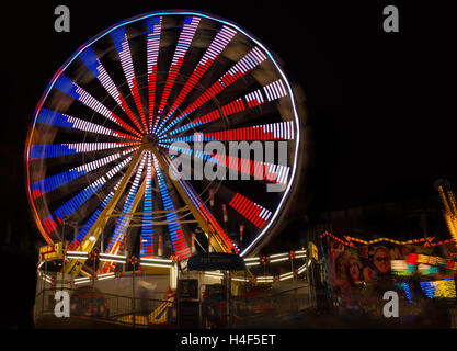 Une grande roue midway ride au Stampede de Calgary Banque D'Images