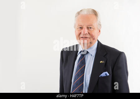 Lord Dafydd Elis-Thomas ancien Plaid Cymru AM qui cessent de devenir un organisme indépendant suis à l'Assemblée galloise. Banque D'Images