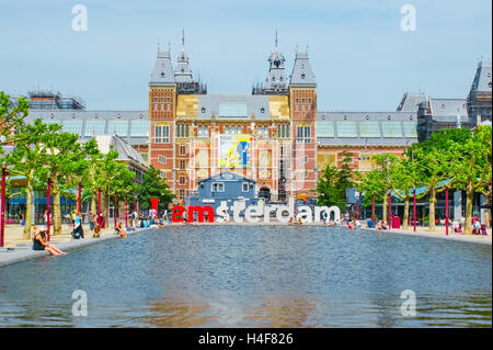Rijksmuseum et l'inscription 'Amsterdam' sont les plus connus d'intérêt de la ville Banque D'Images