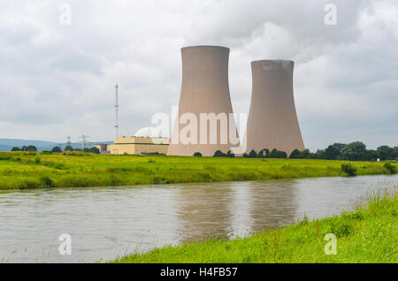 Tours de refroidissement de la centrale nucléaire Grohnde,Allemagne Banque D'Images