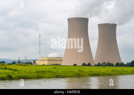 Tours de refroidissement de la centrale nucléaire Grohnde,Allemagne Banque D'Images