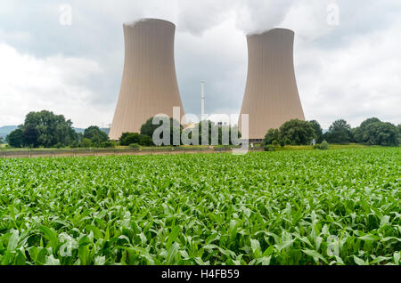 Tours de refroidissement de la centrale nucléaire Grohnde,Allemagne Banque D'Images