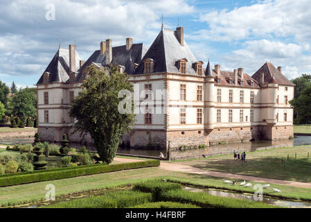 Vue de l'historique renaissance bourguignonne CHÂTEAU DE CORMATIN sur une journée ensoleillée Banque D'Images