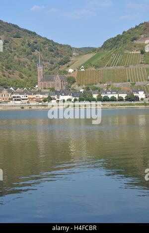 Lorchhausen, Allemagne - 16 septembre 2016 - Belle ville Lorchhausen au Rhin avec des réflexions dans l'eau Banque D'Images