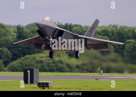 L'US Air Force F-22 Raptor landing au Royal International Air Tattoo. Banque D'Images