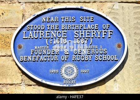 Blue plaque à l'école de rugby Angleterre Warwickshire UK L'enregistrement de la naissance de bienfaiteur Laurence Sheryff maintenant l'épeautre Sheriff le fondateur des écoles Banque D'Images