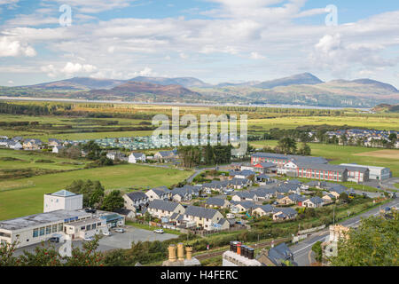 La ville galloise de Harlech et le Parc National de Snowdonia, Gwynedd, au nord du Pays de Galles, Royaume-Uni Banque D'Images