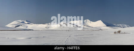 Les montagnes et les vallées de la partie centrale de l'île de Béring en hiver Banque D'Images