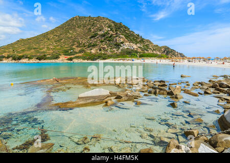 Belle plage de Punta Molentis bay aux beaux jours de l'été, l'île de Sardaigne, Italie Banque D'Images