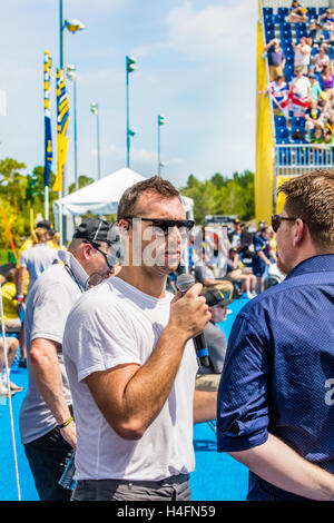 Médaille d nageur olympique Ian Thorpe et Royal Marine et vétéran Invictus ambassadeur Jeux JJ Chalmers parlent pendant la compétition de natation de l'Invictus Games le 11 mai 2016 à ESPN Wide World of Sports à Orlando, Floride. Banque D'Images