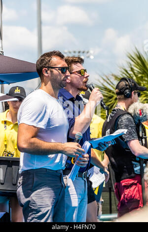 Médaille d nageur olympique Ian Thorpe et Royal Marine et vétéran Invictus ambassadeur Jeux JJ Chalmers parlent pendant la compétition de natation de l'Invictus Games le 11 mai 2016 à ESPN Wide World of Sports à Orlando, Floride. Banque D'Images