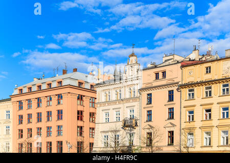 Cracovie, Pologne - 12 déc 2014 : maisons colorées sur la place principale du marché de Cracovie. C'est le plus souvent visité ville de Pologne parmi les touristes étrangers. Banque D'Images