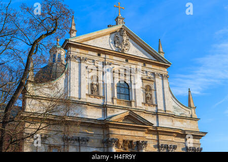 Façade de l'église saint Pierre et Paul à Cracovie éclairées par le soleil l'après-midi, Pologne Banque D'Images