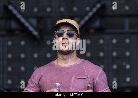 Sam Hunt fonctionne à la Tortuga Music Festival le 16 avril 2016 à Fort Lauderdale, en Floride. Banque D'Images