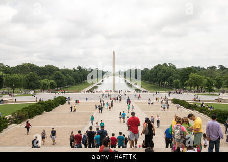 Vue du haut de la marches du Lincoln Memorial à bas sur le Lincoln Memorial Reflecting Pool Banque D'Images