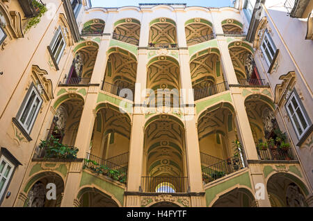 Palazzo dello Spagnuolo, Naples, l'Italie est un palais baroque à Rione Sanita. Célèbre pour ses escaliers. Banque D'Images