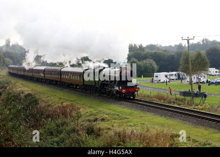 Bury, Lancashire, Royaume-Uni. 15 octobre, 2016. The Flying Scotsman effectuant le voyage le long de la ligne de chemin de fer passant East Lancashire bavures Country Park, Bury, 15 octobre 2016 Crédit : Barbara Cook/Alamy Live News Banque D'Images