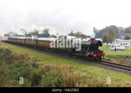 Bury, Lancashire, Royaume-Uni. 15 octobre, 2016. The Flying Scotsman passe bavures Country Park, Bury, 15 octobre 2016 Crédit : Barbara Cook/Alamy Live News Banque D'Images