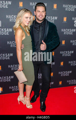 Sydney, Australie - 16 octobre 2016 : Kirby Burgess et Ben Mingay arriver en avance de la scie à métaux de première australienne à Ridge State Theatre. Credit : mjmediabox/Alamy Live News Banque D'Images