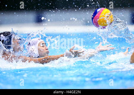 Piscine International Tatsumi, Tokyo, Japon. 9 octobre, 2016. L'Ambiance shot, 9 octobre 2016 - Water-polo : Le 92e Championnat de water-polo Japon Tous les hommes, la troisième place match entre Nippon Sport Science University 20-10 Université Waseda à Tatsumi Piscine International, Tokyo, Japon. © AFLO SPORT/Alamy Live News Banque D'Images